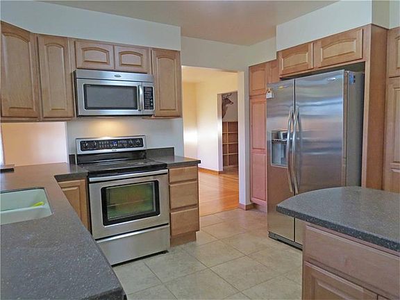 4th image of 122 Kerry Ln
