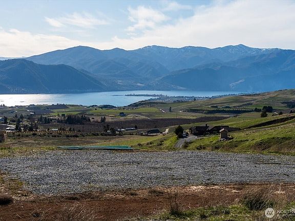 3rd image of 562 Chelan Ranch Road