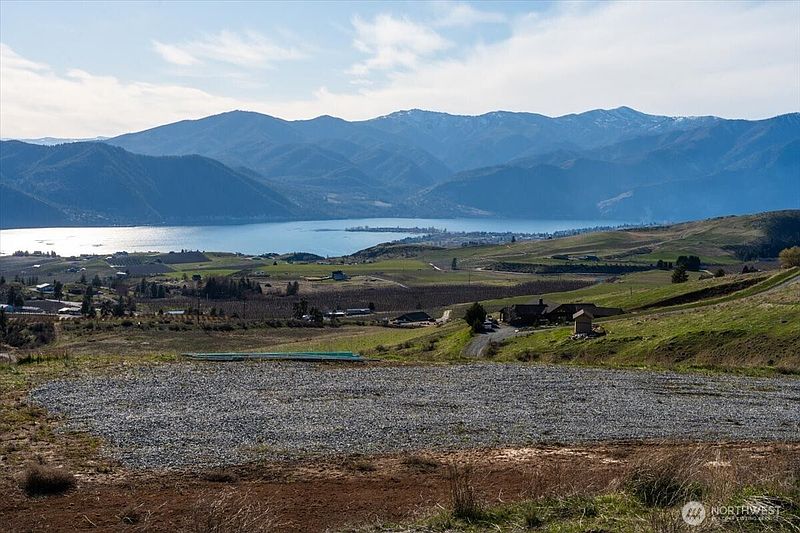 3rd image of 562 Chelan Ranch Road
