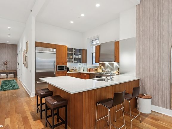 4th image of 426 W 58th St APT 4A