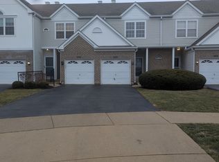 444 Arboretum Dr, Lombard, IL 60148