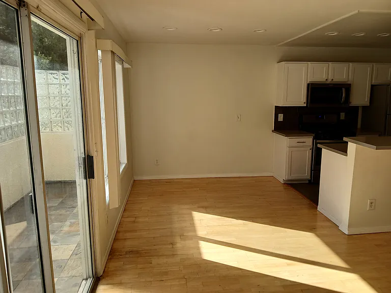 540 N Hayworth Ave #5 — Photo 5