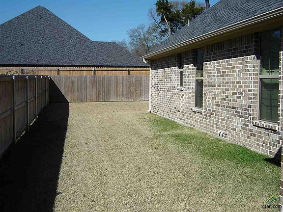 4th image of 803 Chimney Rock Dr
