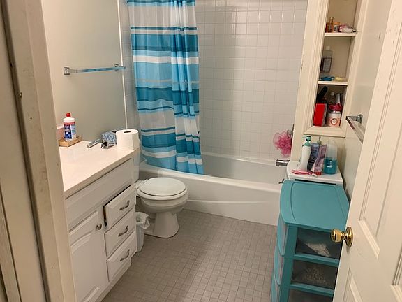 2nd image of 1222 Washtenaw Ct APT 2
