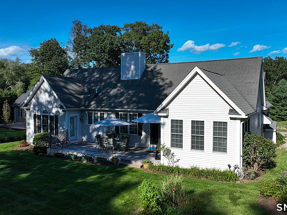 4th image of 23 Fieldstone Lane
