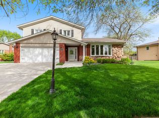 15325 Walnut Rd, Oak Forest, IL 60452