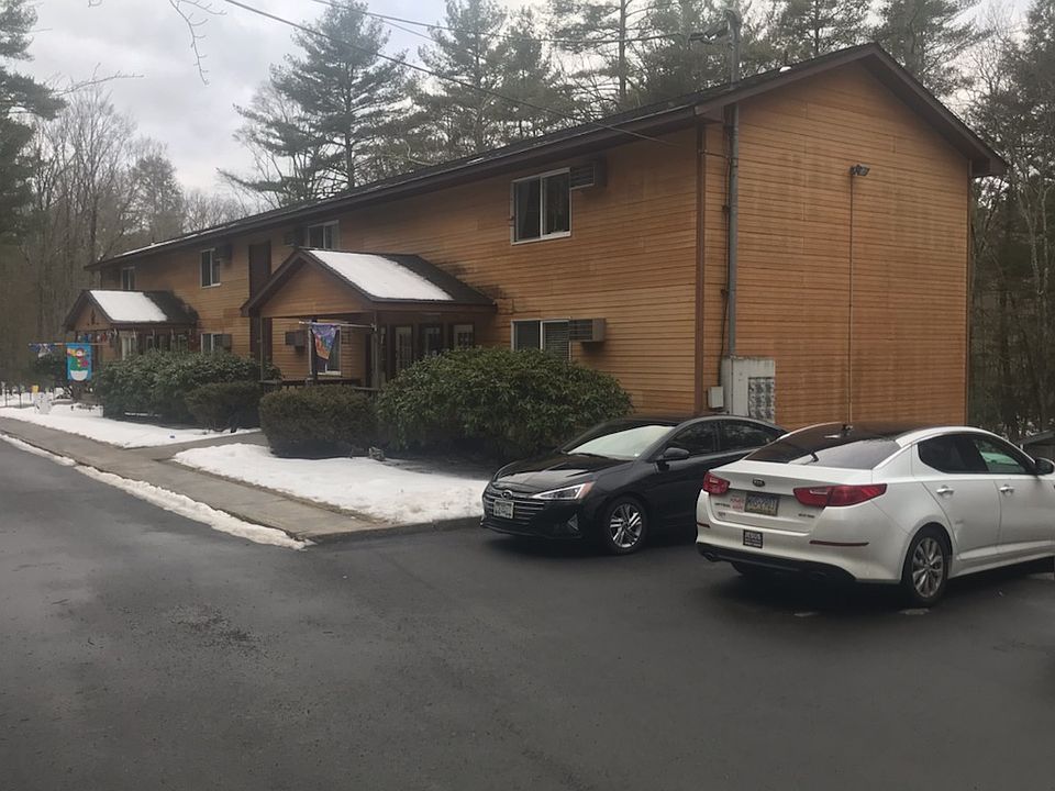 2nd image of 107 Oak Manor Dr #2