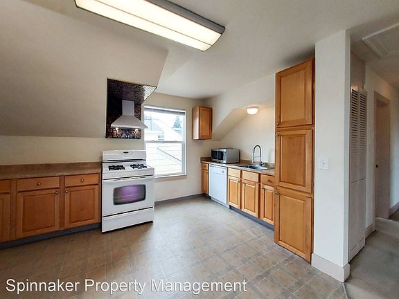 2nd image of 1417 Burwell St