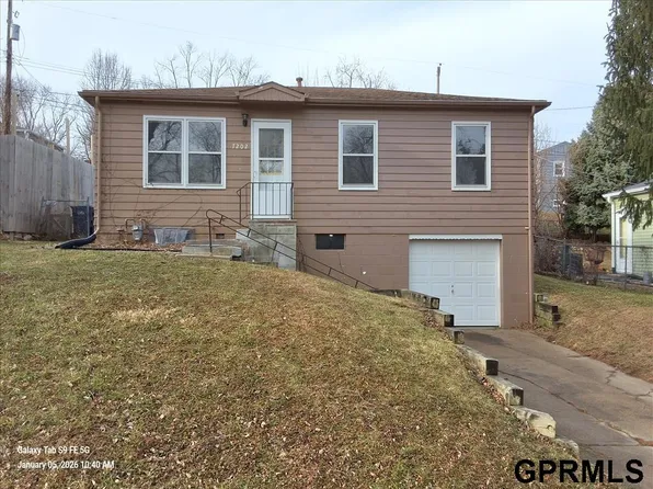 7202 S 23rd St, Bellevue, NE 68147