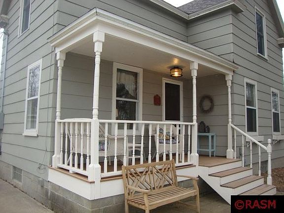 3rd image of 212 Park St S