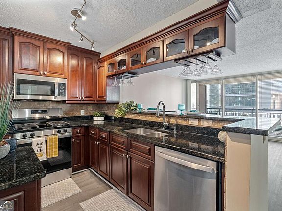 5th image of 620 Peachtree St NE APT 911