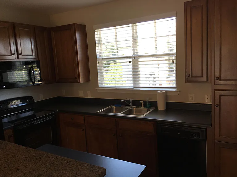 1616 Walnut View Dr — Photo 7