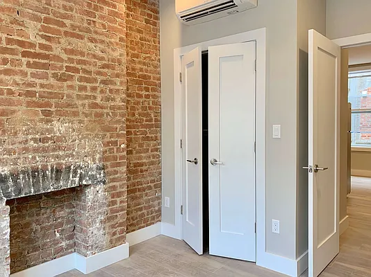 Rented by Astoria Realty | media 18