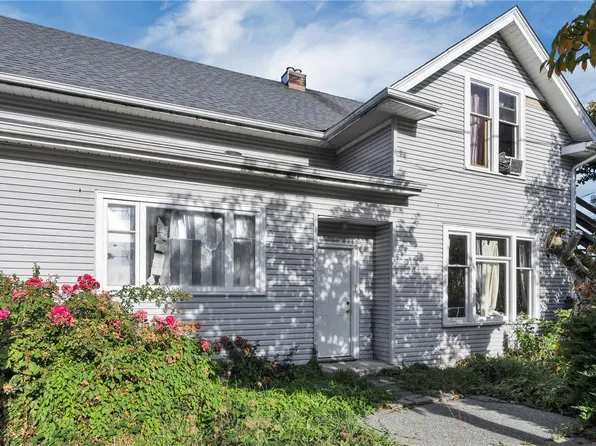695 Franklyn St, Nanaimo, BC V9R 2Y1