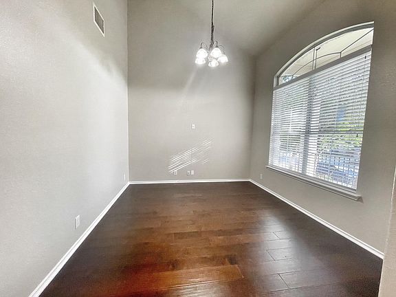 2nd image of 752 San Luis
