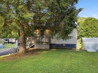952 Seybertown Rd, Karns City, PA 16041