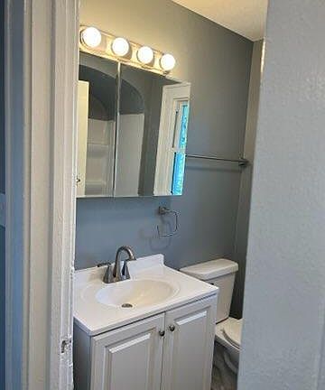 3rd image of 1841 E Minnesota St