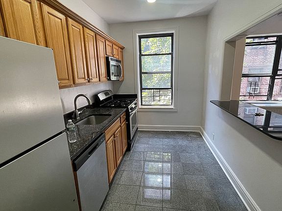 4th image of 31 Ocean Pkwy #43