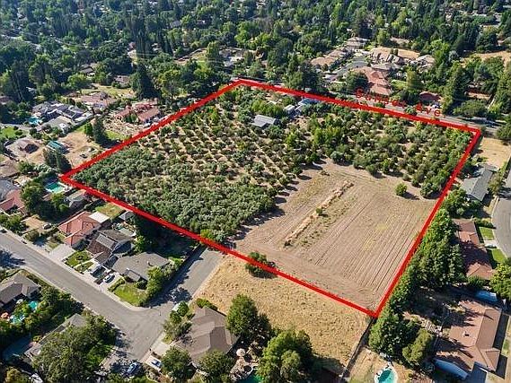 4th image of 8572 Sunset Ave