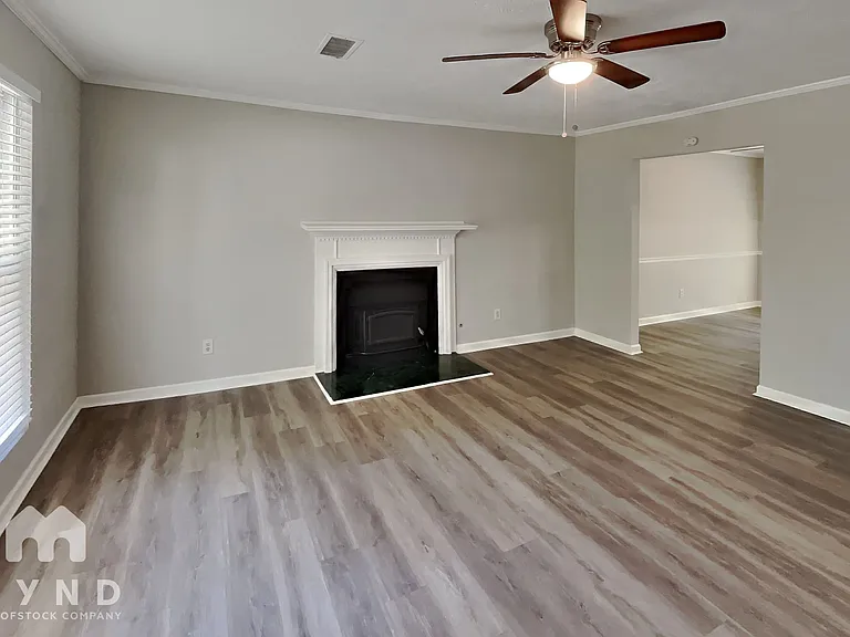 2139 Victoria Pl — Photo 7