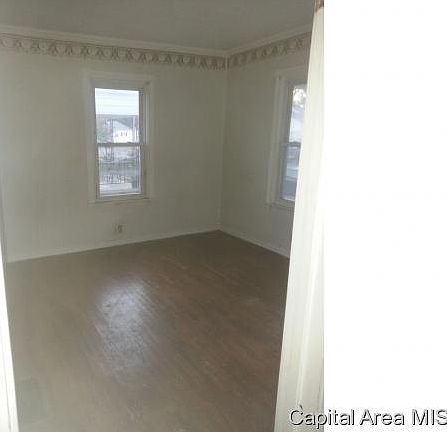 3rd image of 908 W England St