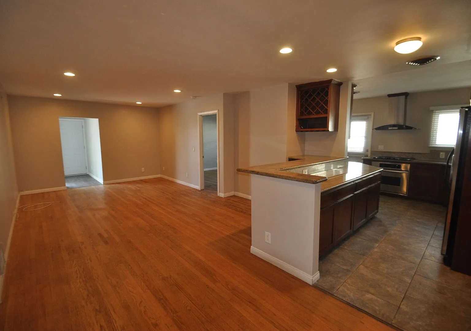7BD on Mary Lane! Huge Front Patio, Back Yard! — Photo 4