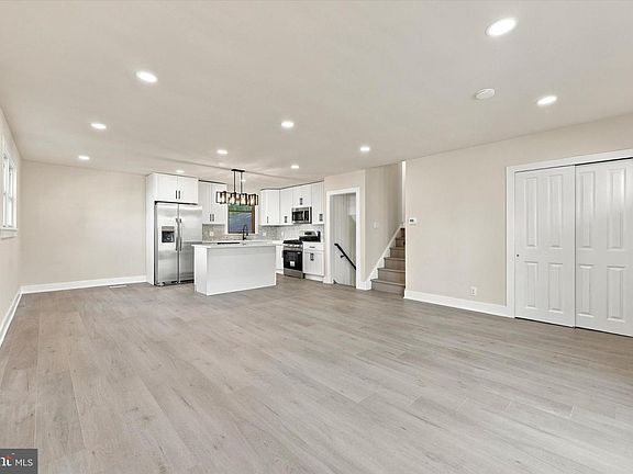 3rd image of 8 Great Oak Rd