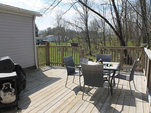 4th image of 117 Maple Run Dr