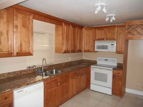 4th image of 8020 SW 20th Pl