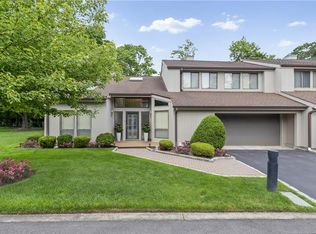 2 Southwood Ct, Bay Shore, NY 11706