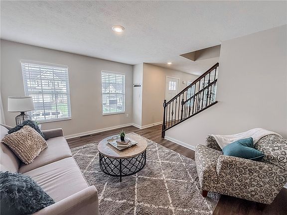 5th image of 262 Lily Ridge Dr