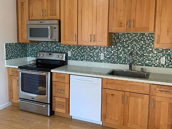 4th image of 2740-2746 Harrison St #2742