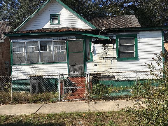 2nd image of 814 Van Buren St