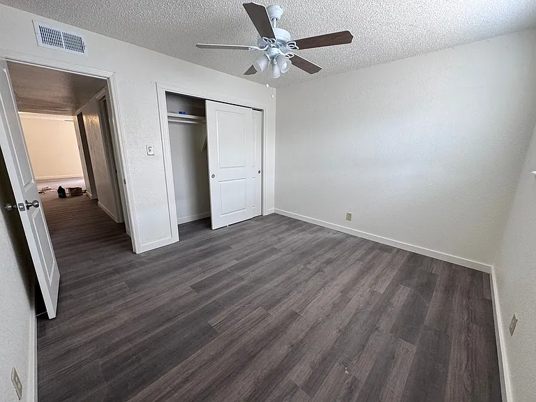 407 W Tilden St — Photo 12