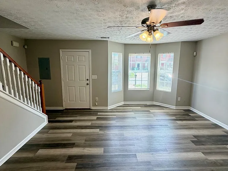 5696 Windfall Ln — Photo 2