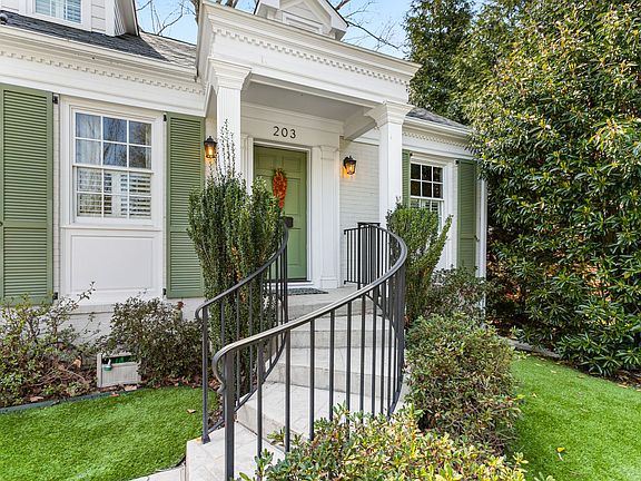 4th image of 203 Elmwood Dr
