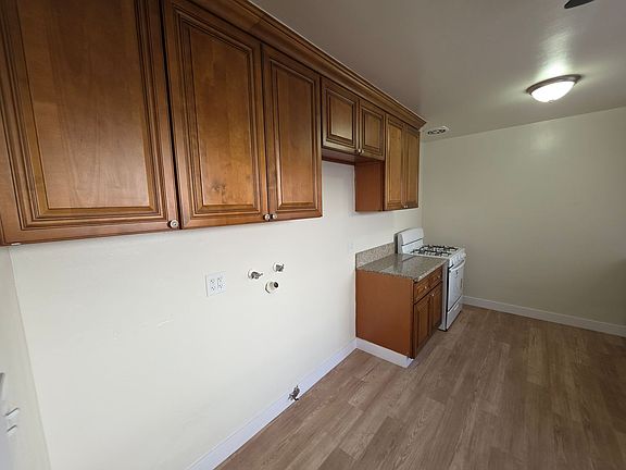 5th image of 1826-28 W Gramercy Ave #28-B