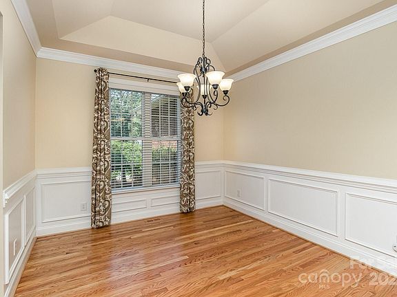 5th image of 134 Stallion Ln