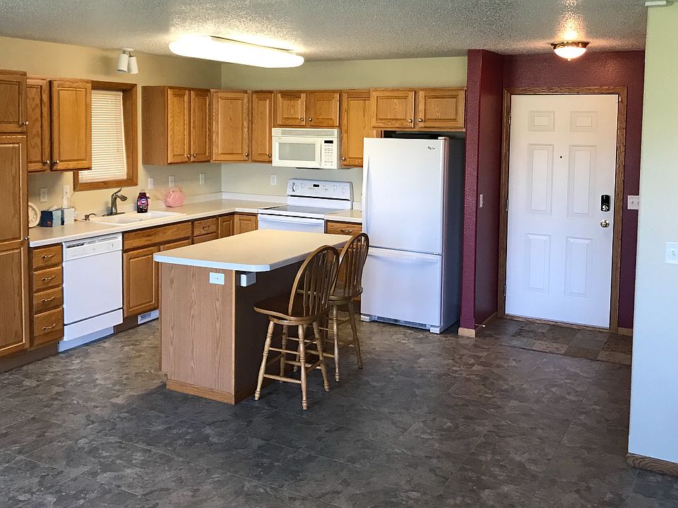Kitchen - lots of cabinets