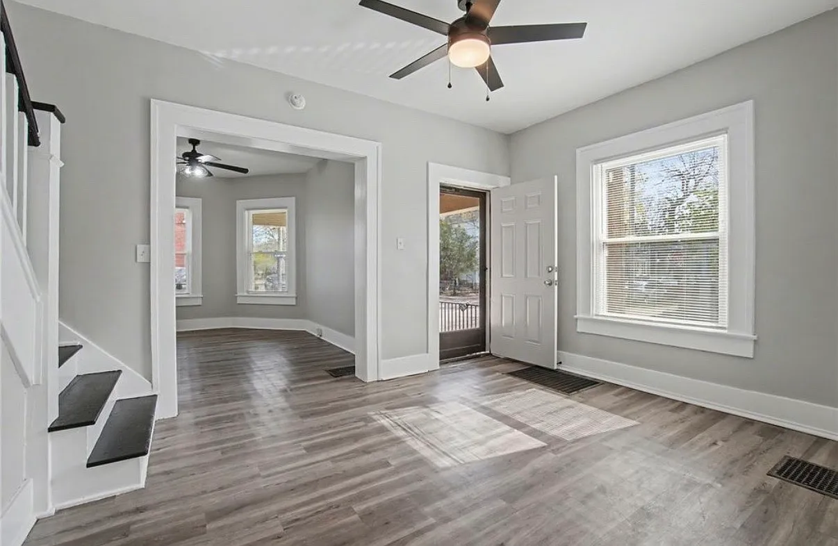 3 bed, 1200 sqft, $1,500 — Photo 2