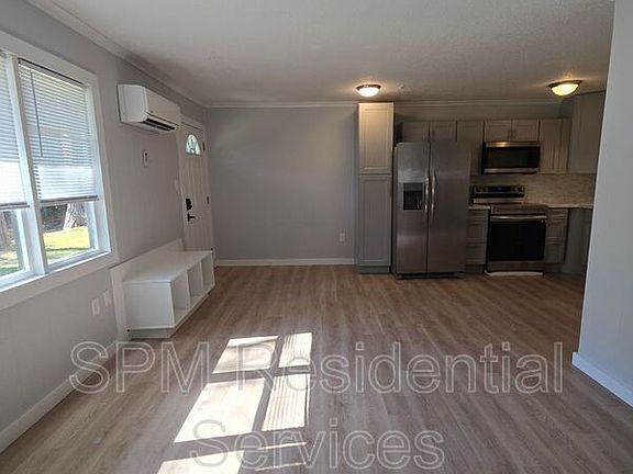 3rd image of 1330 N Howe St Unit 2