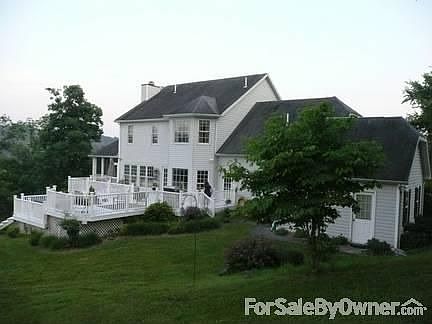 2nd image of 605 Hillcrest Dr