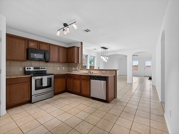 4th image of 802 Platinum Dr