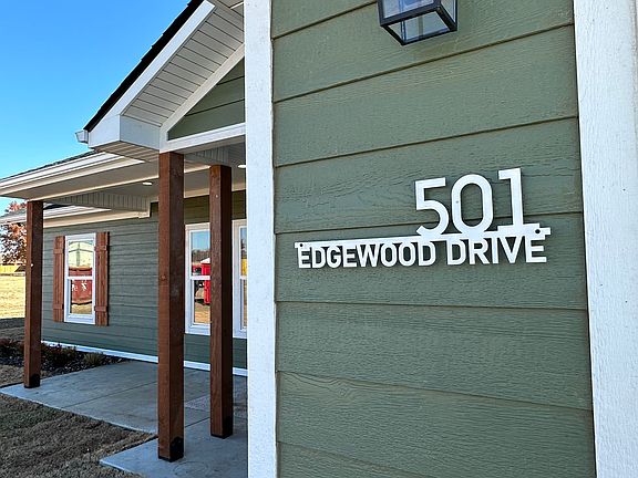 5th image of 414 N Edgewood Dr