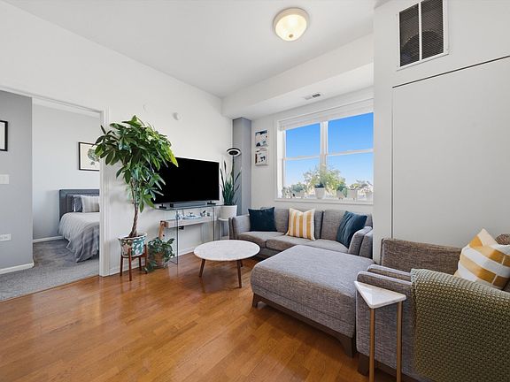 5th image of 828 W Grace St APT 1206