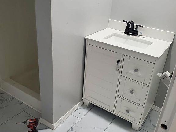 5th image of 310 W Franklin St #16