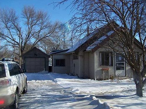 3rd image of 220 S Nebraska St
