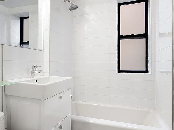 4th image of 1274 5th Ave APT 401