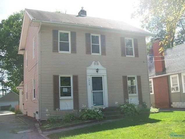 2nd image of 2929 Oxbridge Dr