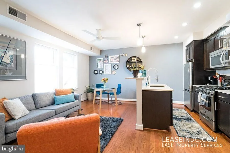 2 bed, 880 sqft, $2,400 — Photo 4